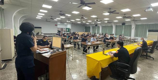 高雄市「万安45号」演习预定于7月27日举行，冈山警分局提早开会做沙盘推演。（警方提供／林瑞益高雄传真）