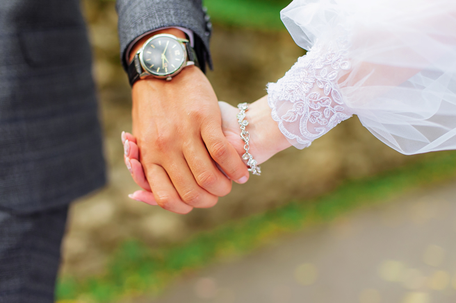 一名女网友表示，意外从先生的电脑发现前女友是大嫂，之间还曾有过一个孩子，不幸流产后，两人的恋情也告吹。（图／示意图，达志影像）