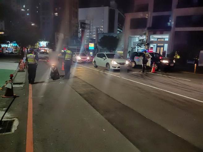 中市知名勤美诚品绿园道商圈民眾苦于噪音车炸街，环警监联合执行。（台中市第一警分局提供／陈淑芬台中传真）