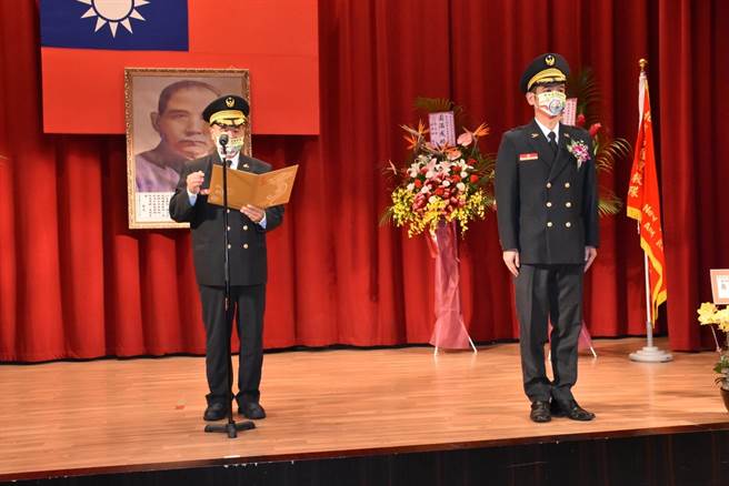 此次新北市消防局共3人异动，其中消防宣导科科长曾天柔陞任特搜大队警监大队长。（消防局提供／李奇叡新北传真）