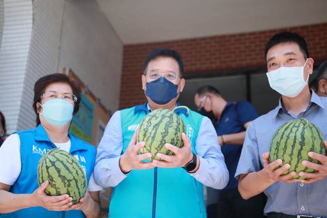 國民黨新竹市長參選人林耕仁表示，過去民進黨執政把兩岸關係一刀切，若當選會把竹市行銷出去。（林耕仁團隊提供／王惠慧新竹傳真）