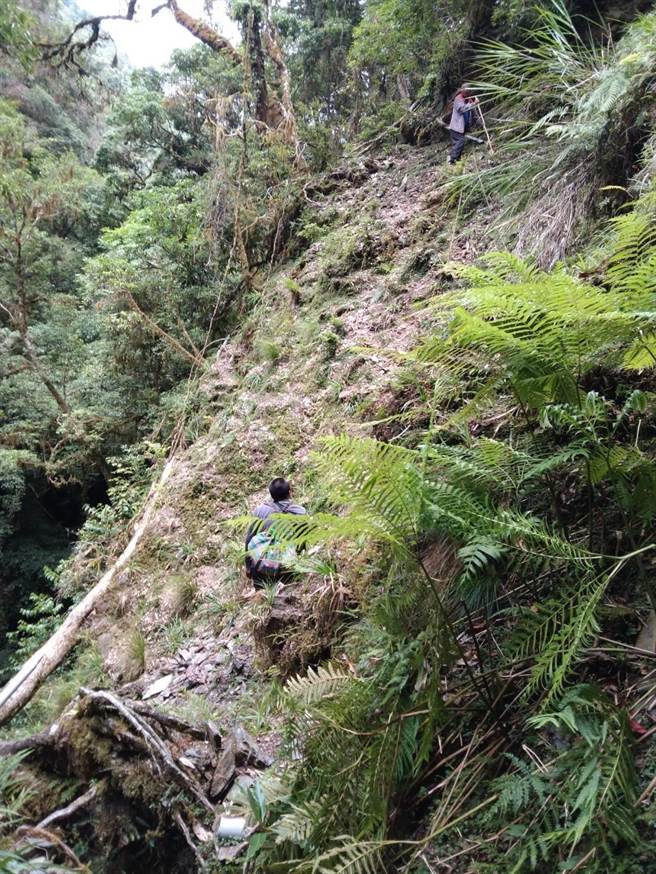 登山社背工林男失踪5天，登山社组队上山搜寻。（民眾提供／蔡旻妤台东传真）