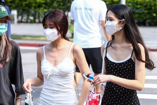 中央流行疫情指挥中心今日宣布放松口罩措施。（图／示意图，记者邓博仁摄影）