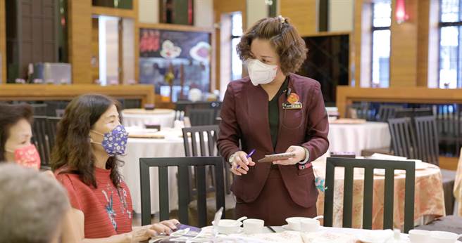 云嘉南分署表示，中高龄者较具有稳定性、抗压性和责任感等就业优势，因此邀请在地连锁餐饮企业，提供15个职缺。（云嘉南分署提供／张毓翎台南传真）