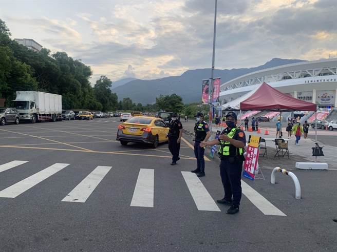 花莲原住民族联合丰年节22日至24日将在花莲县立体育场旁的德兴大草坪热闹登场，3天活动期间，警方将对会场周遭3路段实施交通管制。（花莲警分局提供／罗亦晽花莲传真）