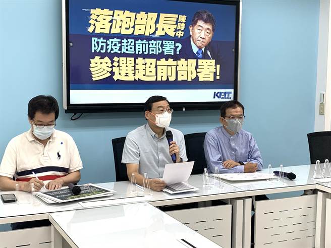 民进党台北市长参选人陈时中昨天卸下卫福部长及防疫指挥官职务，立法院国民党团总召曾铭宗表示，陈时中任内防疫表现只有49分不及格。（林缙明摄）