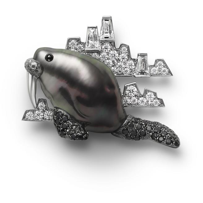 MIKIMOTO Wild And Wonderful頂級珠寶系列，海象胸針。（MIKIMOTO提供）