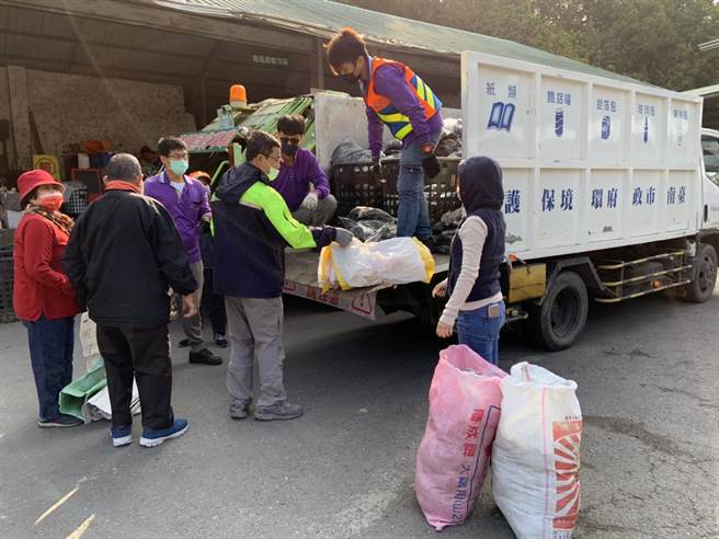 台南市政府环保局举办的「尚好肥」兑换活动曾获得热烈迴响。（环保局提供／洪荣志台南传真）