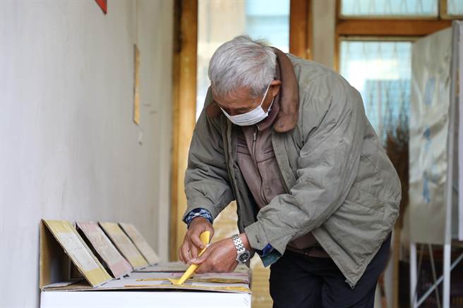 據戶政單位統計，嘉義縣今年1至6月逕遷國外有1563人，嘉義市有1651人，如7月26日未入境辦戶籍遷入，就失去年底投票權。（嘉義縣政府提供∕呂妍庭嘉義傳真）