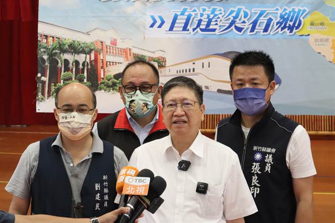 新竹县政府行动主管会报到尖石，解决尖石长照空间经费增加、地方自筹款问题。（邱立雅摄）