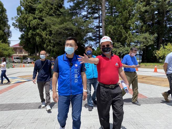 福寿山农场新宾馆预计年底启用，立委江启臣19日现勘施工进度。（陈淑娥摄）