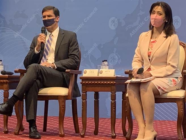 美國前國防部長艾斯培（左）。（楊孟立攝）