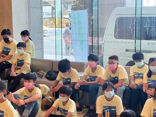 基隆主恩兒童之家近2年扶助人數迅速增至30人，載送需求遽增。（陳彩玲攝）