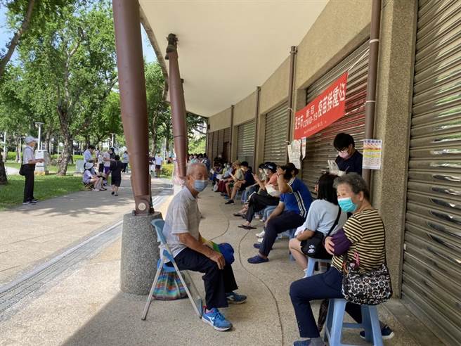 台中市文森林公园外展站提供4种疫苗、5种剂型随到随打，堪称台中最强接种站。（施胜桓提供／冯惠宜台中传真）