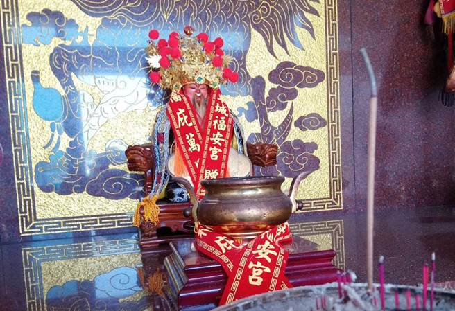 「海巡福德宫」的土地公成为台中海巡队的守护神，肩负起海巡队员的心灵寄托。（民眾提供）