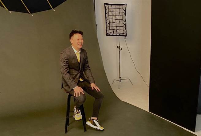 曾担任国民党青年团执行长的政治评论员李正皓，稍早透露自己以无党籍投入中和区议员选举。（李奇叡翻摄）