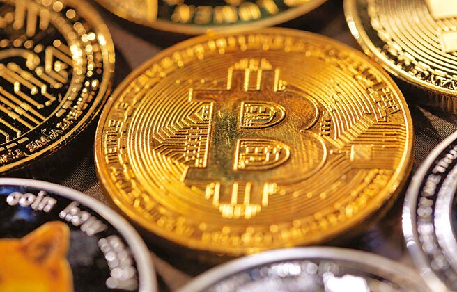 比特币价格在过去24小时内上涨5％至22,300美元，创下一个月高点。图／路透