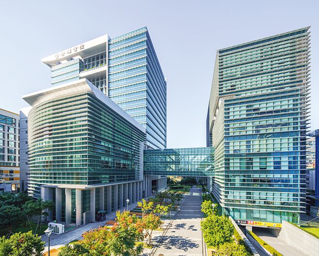 合库在每家分行设置一位「长照种子行员」，用实际行动培养员工致力于用心瞭解、真心对待、诚心关怀的服务。图／合作金库提供