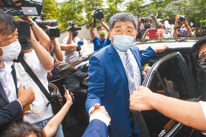 陈时中宣布参选台北市长后，近日形象照出炉，让民进党议员参选人可以自行合成。（资料照片）