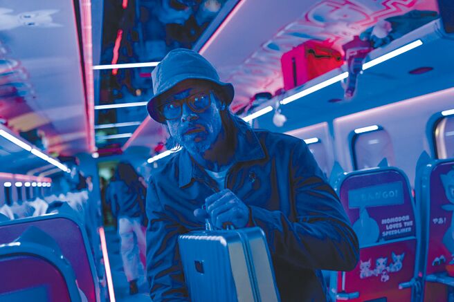 布莱德彼特饰演代号「瓢虫」的杀手。（索尼影业提供）