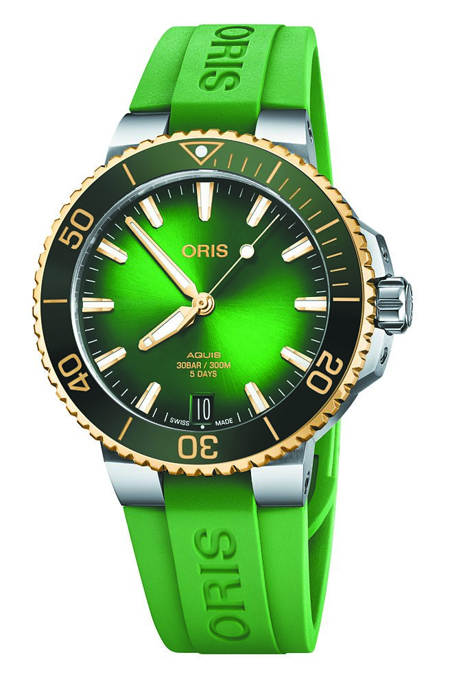 Oris Aquis Cal. 400 K金日期腕表，12万元。（Oris提供）