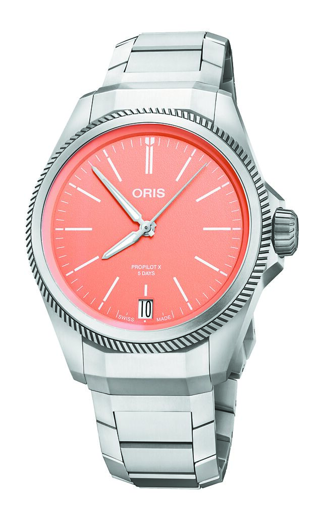 Oris ProPilot x Calibre 400日期腕表（鲑鱼面），售价11万8000元。（Oris提供）