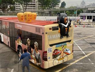 台灣觀光主題巴士新加坡上路  主打天燈美食美景