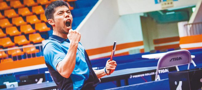 WTT冠军赛台桌球老将庄智渊逆袭法国18岁小将昂首晋级八强