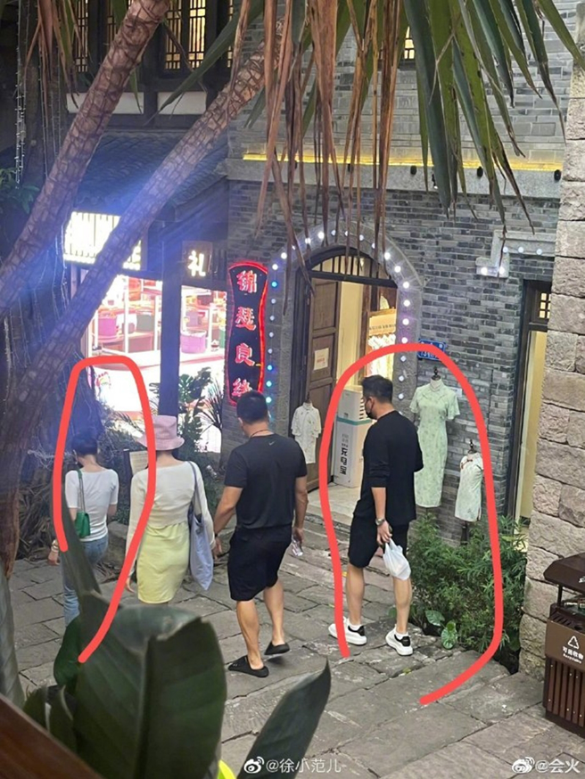 网友直击汪小菲和张颖颖出现在重庆。（图／翻摄自会火微博）