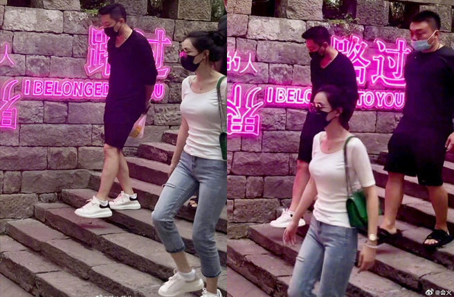 汪小菲和张颖颖脚上穿了情侣鞋。（图／翻摄自会火微博）
