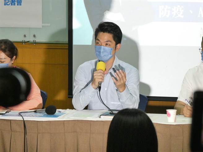 国民党台北市长参选人蒋万安选战布局挨批龟速、躺平，蒋上午受访回应，没有任何的躺平，而是奋战拚博到最后的战士，团队非常积极，也纳入各方支持力量，不管是议员或里长，希望结合各方推荐，最终目标是要让党籍议员席次极大化。（周志豪摄）