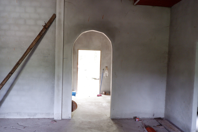 扛不住房贷，年轻情侣0装修「入住毛坯房」。（示意图／shutterstock）