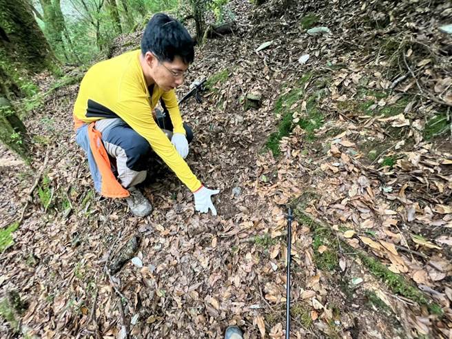 台東30歲阿美族林姓揹工在戒茂斯山15日運補物資回程失蹤迄今，台東縣消防局及民間單位投入搜索。（台東縣消防局提供／蔡旻妤台東傳真）