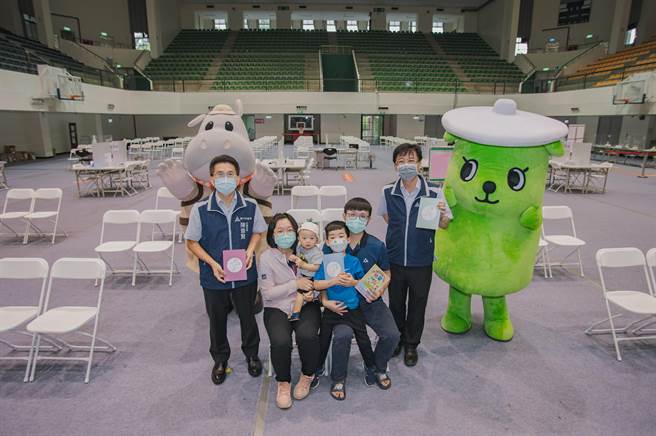 新竹市6个月至5岁婴幼童莫德纳疫苗体育馆施打站22日开打。（新竹市政府提供／王惠慧新竹传真）