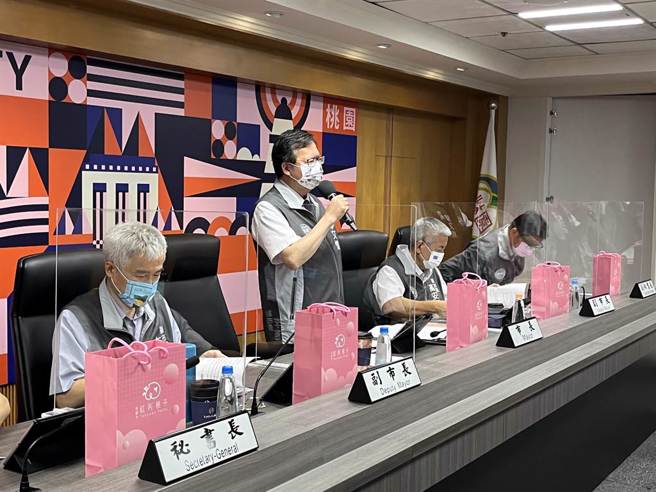 郑文灿、林智坚逐桌敬酒遭罚3千。（本报系资料照）