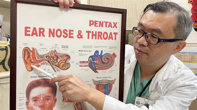 整形外科鄭旭棠醫師透過顯微手術保留完整軟骨組織，避免影響耳朵外觀。（亞大附醫提供／張亦惠台中傳真）