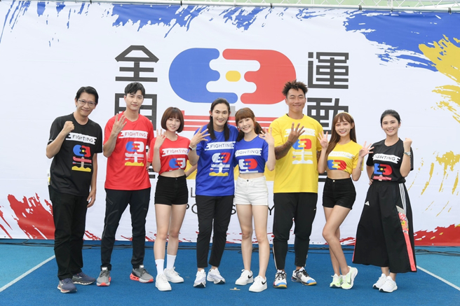 徐展元（左起）、江宏傑、斐棋、錢薇娟、畇二、郭泓志、林襄、卓君澤。（三立提供）