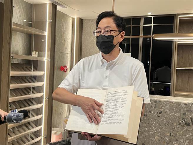 国民党桃园市长参选人张善政未否认邱奕胜是否操盘，仅表示，他太客气，不管未来有没有职位或名分，打选战他是很重要的一份子。（游念育摄）