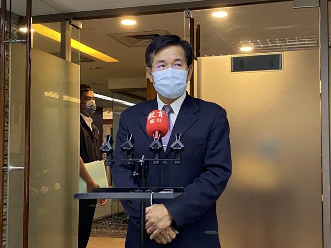 教育部长潘文忠今天表示，已向指挥中心申请，希望解除所有境外生的入境限制。（林志成摄）