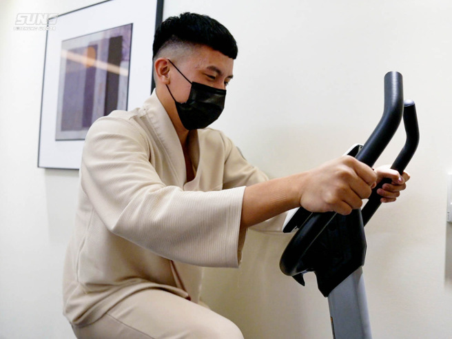 高孟偉測量運動心電圖。（葳格太陽提供）