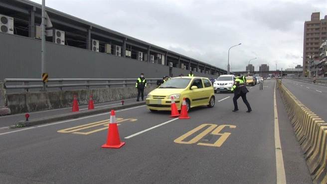 彭姓男子開車衝撞路檢點，遭法院判處有期徒刑2個月。(翻攝照片／林郁平台北傳真）