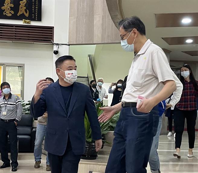 外傳邱奕勝操盤張善政的選戰，對此邱奕勝回應，已辭主委身分不是我負責。（陳夢茹攝）