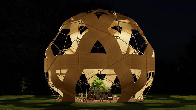 8公尺高的装置艺术「落来坐」位于富冈运动公园。（文化局提供／蔡明亘桃园传真）