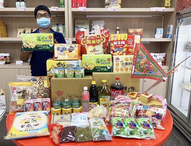 大安區農會結合中華民國農會聯盟，推出中元節套組訂購或單品挑選，讓偏鄉民眾能便利實惠備足普渡供品。(大安區農會提供)