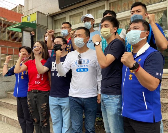 罗智强展开民主祈福行脚之旅，今（20）日一早从桃园市杨梅区出发。（取自罗智强脸书）