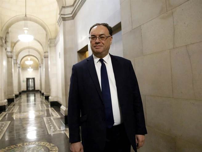 英国央行英格兰银行（BoE）总裁贝利（Andrew Bailey）19日表示，为了控制攀抵40年高点的通膨，BoE必要时将採取积极作为，升息2码或成下月开会讨论重点。（路透社）