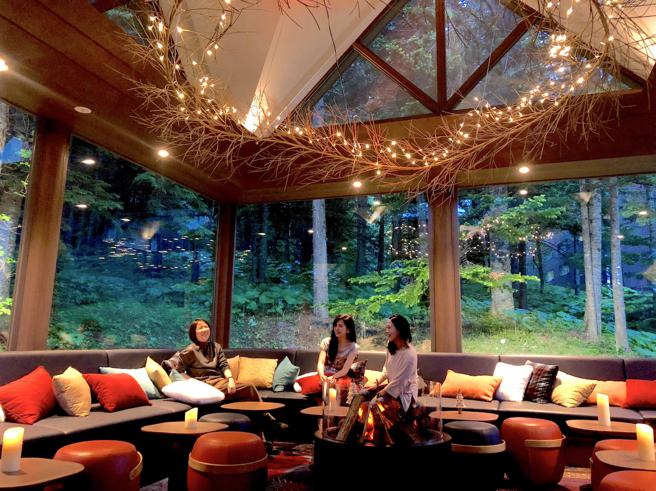 广受国人喜爱的Club Med日本北海道Tomamu度假村，拥有许多让旅人放松充电的休憩空间。（何书青摄）