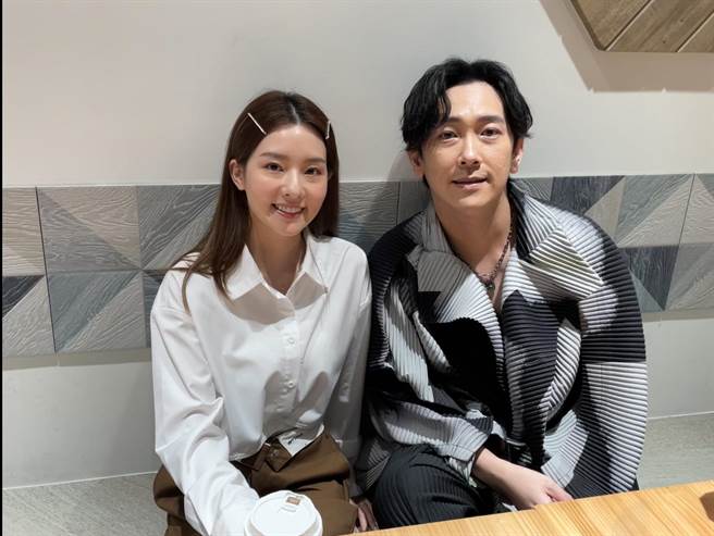 施名帥（右）、陳語安出席《愛情發生在三天後》茶敘。（林淑娟攝