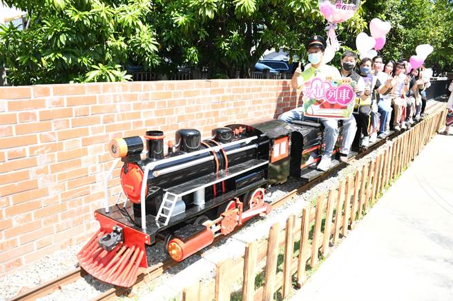彰化市長林世賢扮紅娘，公所舉辦未婚聯誼活動，將在戶羽機關園區登場，安排共乘愛情列車。（彰化市公所提供／吳敏菁彰化傳真）