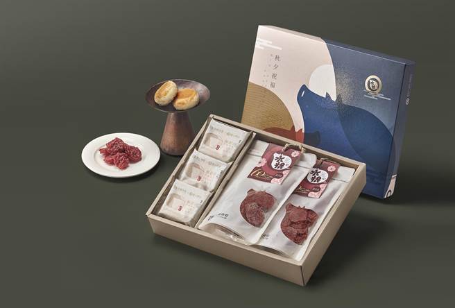 水根肉乾「秋夕祝福礼盒」包含职人手作肉乾与千层酥松饼，优雅妆点中秋团圆时刻。（水根肉乾提供）